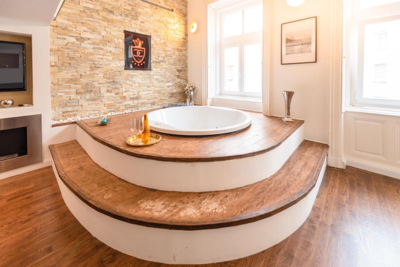 Enzo Capo Jacuzzi Andrassy Apartamento Budapeste Exterior foto